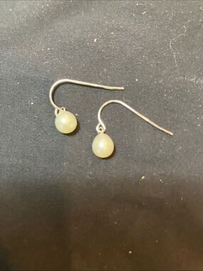 Delicate Freshwater Pearl Drop Earrings - Cream Pearls